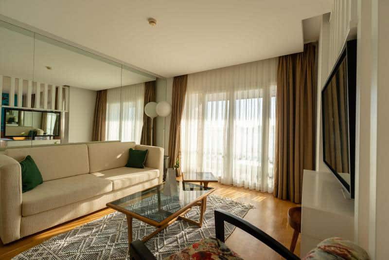 Room, Garden View