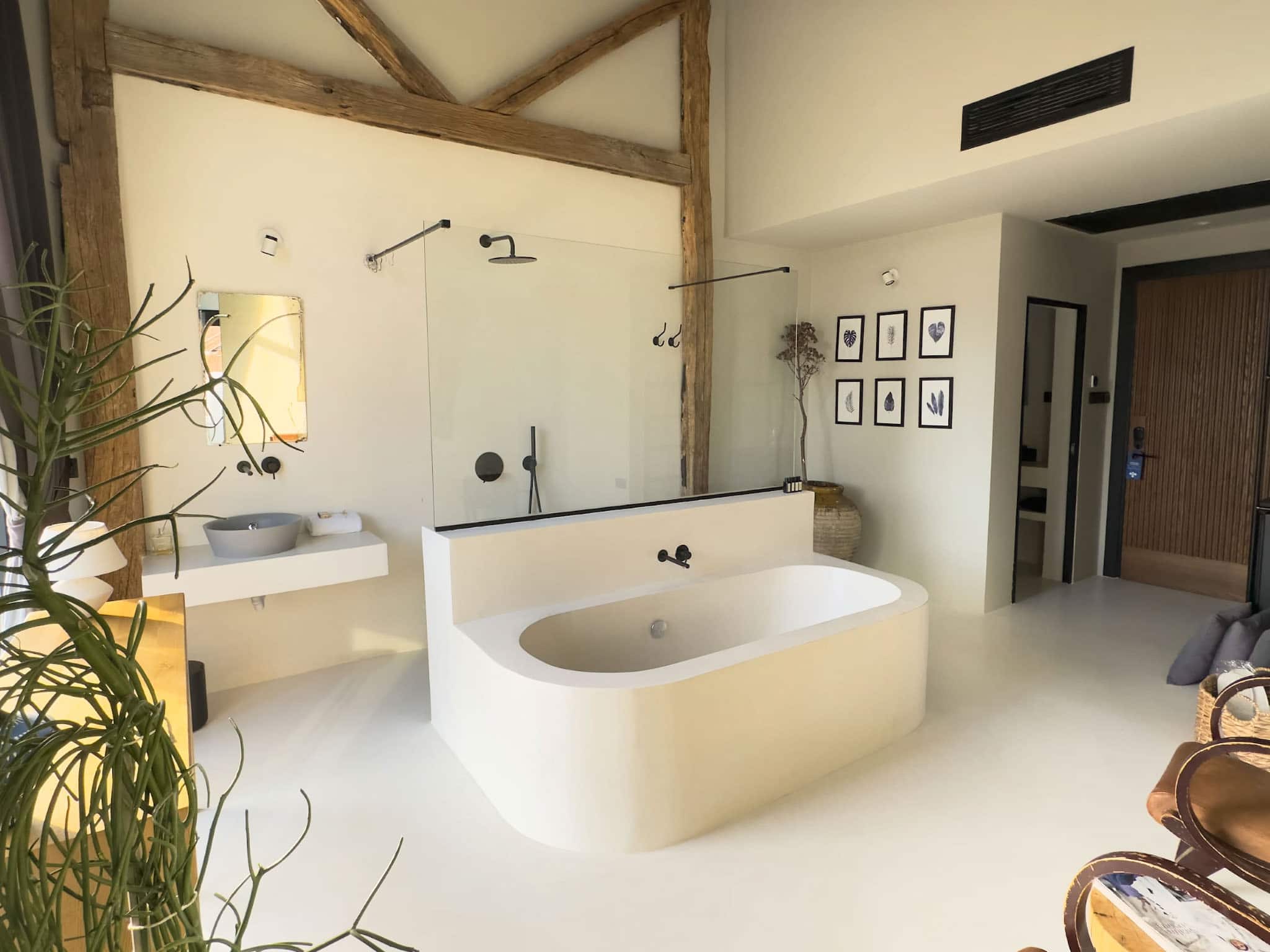 Nr. 08 Suite mit Badewanne und botanischer Terrasse