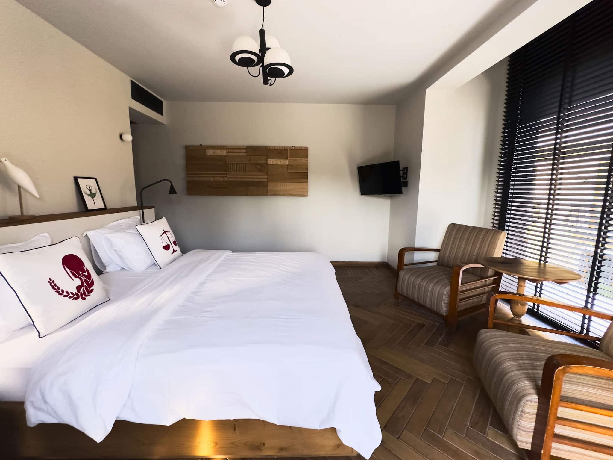 Nr. 04 Hochzeitszimmer mit Schminktisch und Badewanne