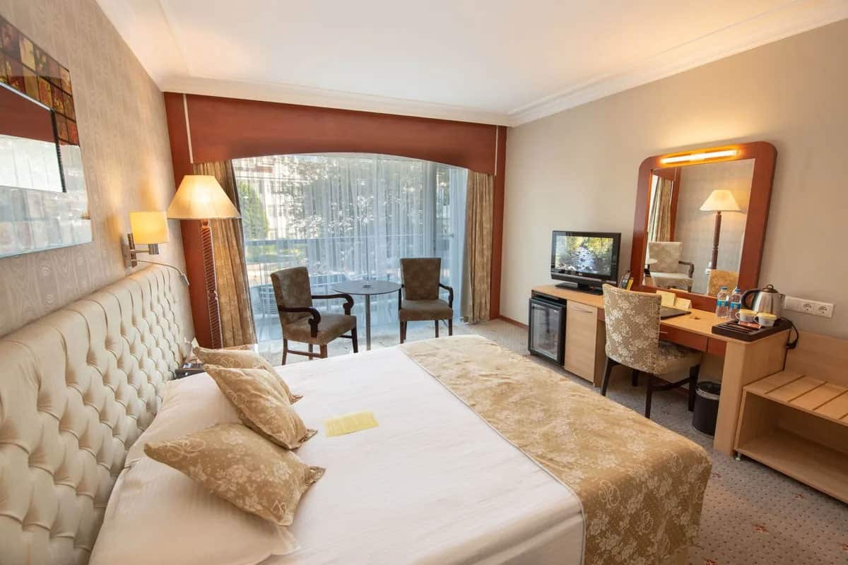 Zimmer mit französischem Bett ohne Balkon, Stadtblick