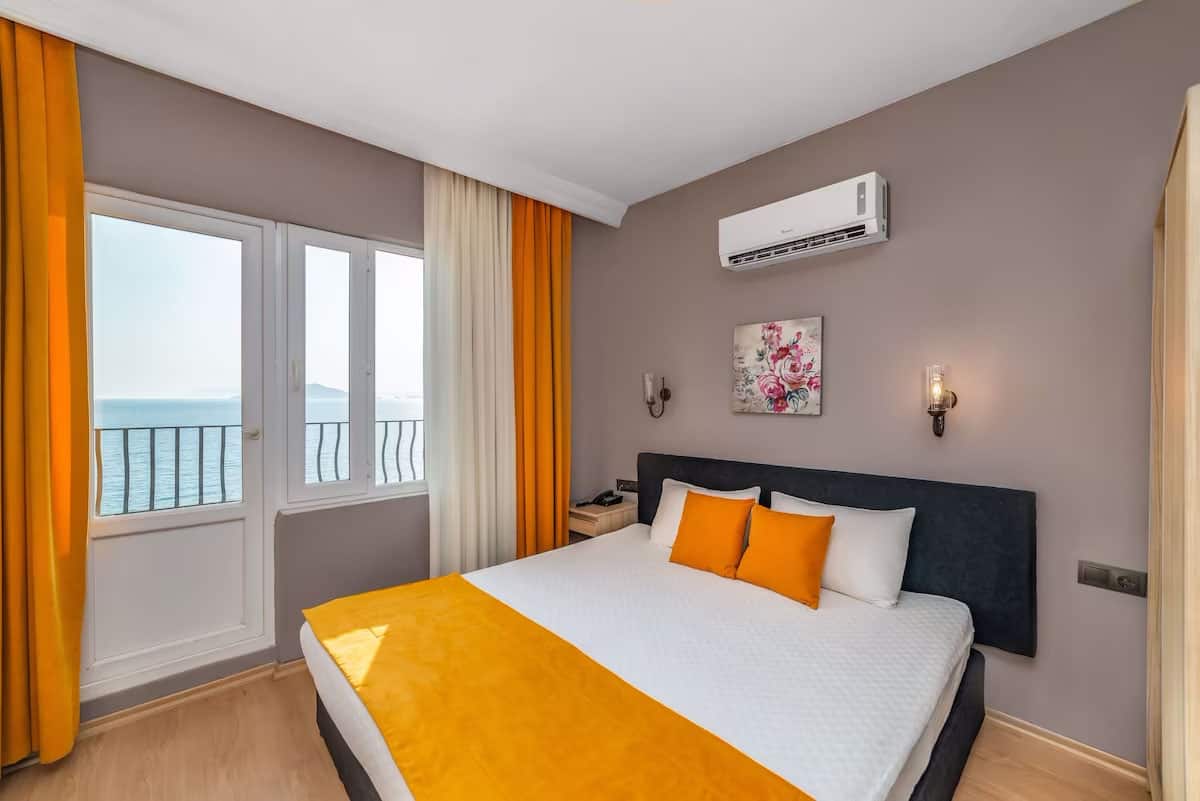 Zimmer mit großem Einzelbett, Meerblick