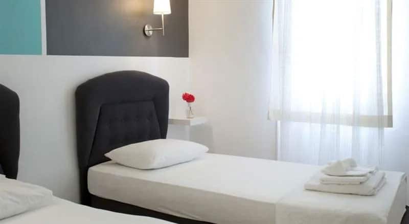 Standard-Doppel- oder Zweibettzimmer