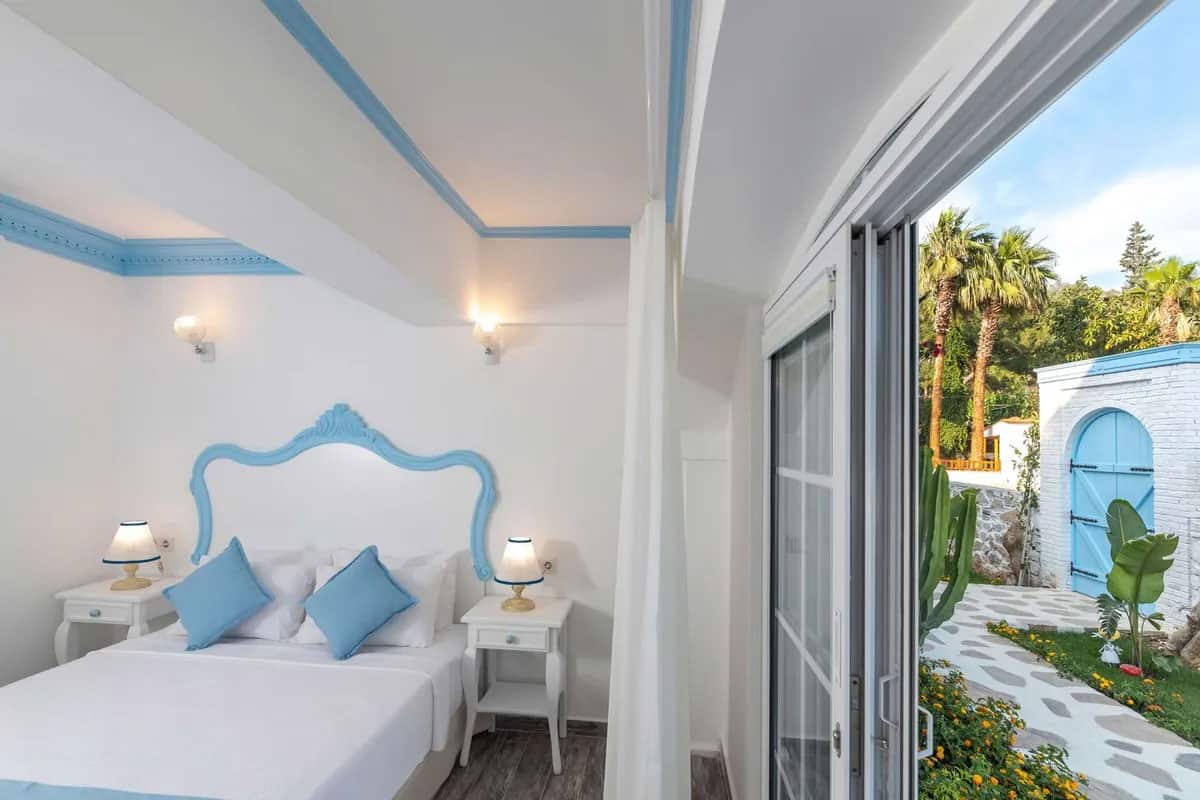 Room, Garden View