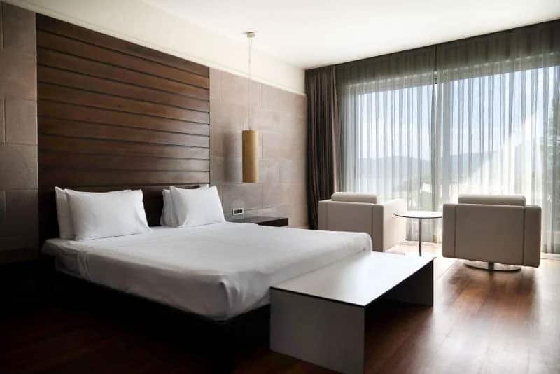 Room, Sea View