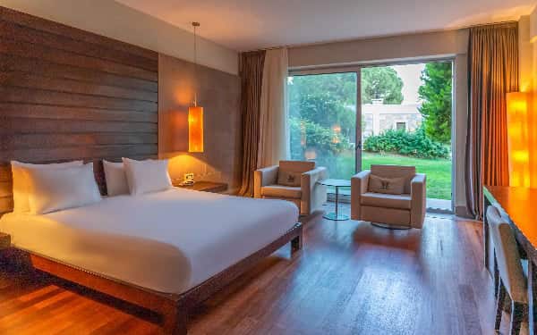 Room, Garden View