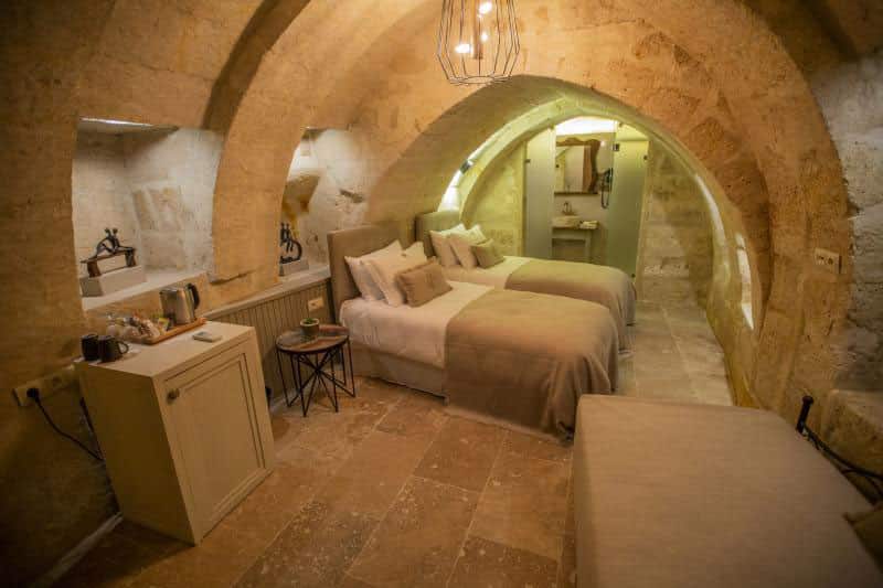 Deluxe Cave Room