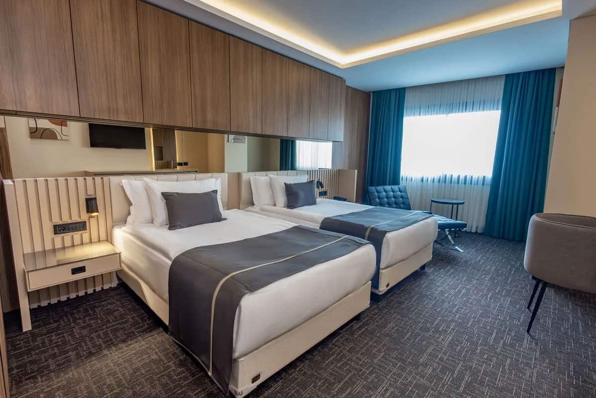 Room, City View