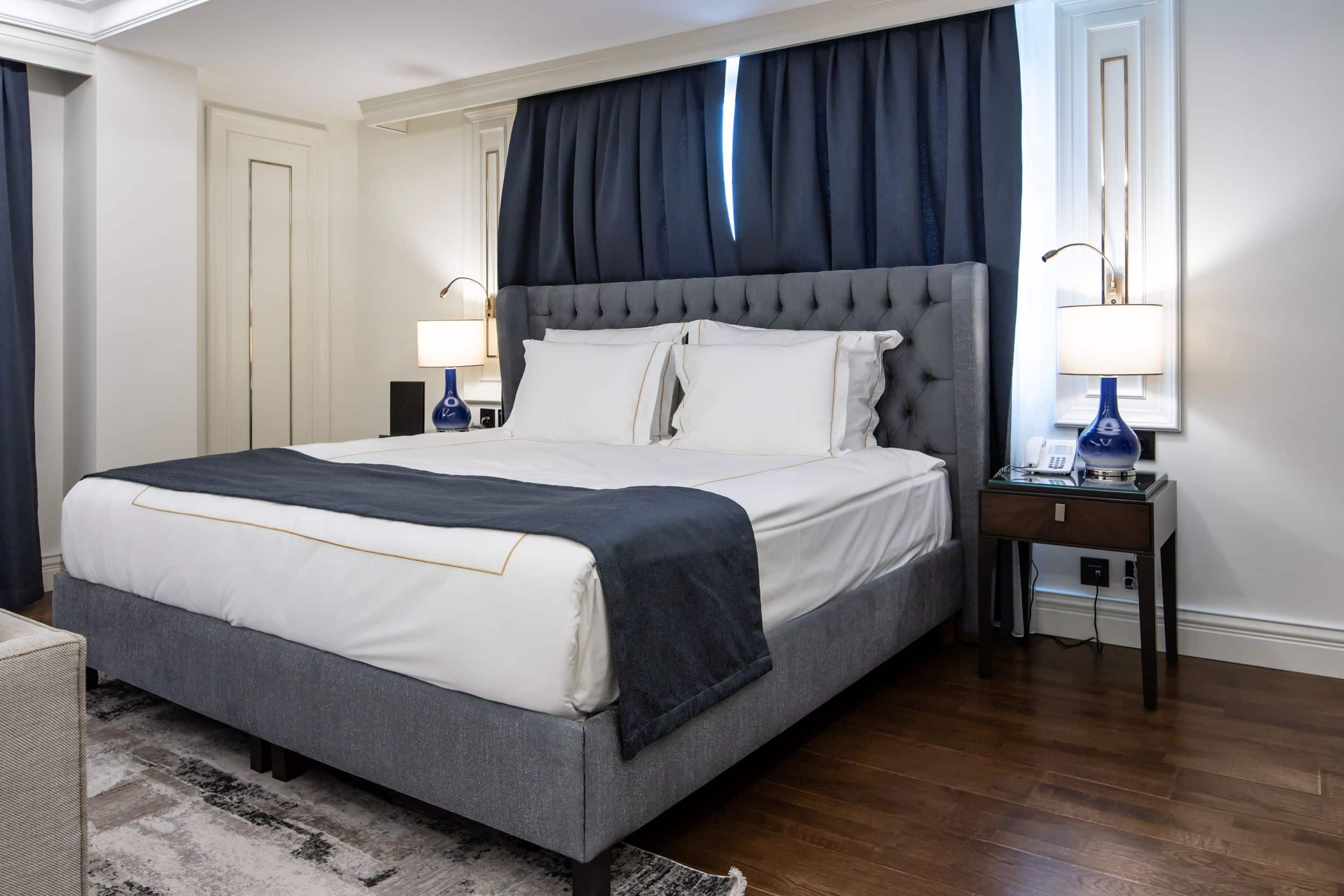 Premier King Suite with City View