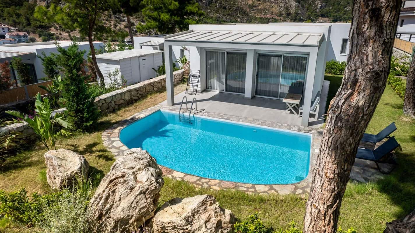 Zimmer mit Privatpool, Bergblick