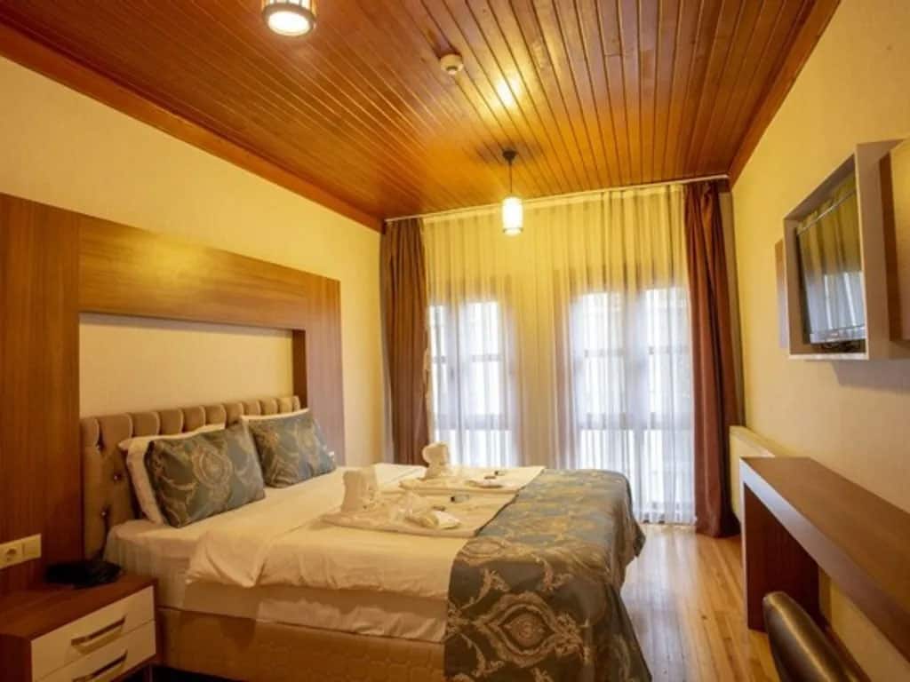 Connecting Quintuple Room