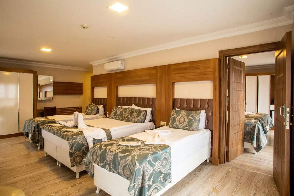 Connecting Seven-Person Room