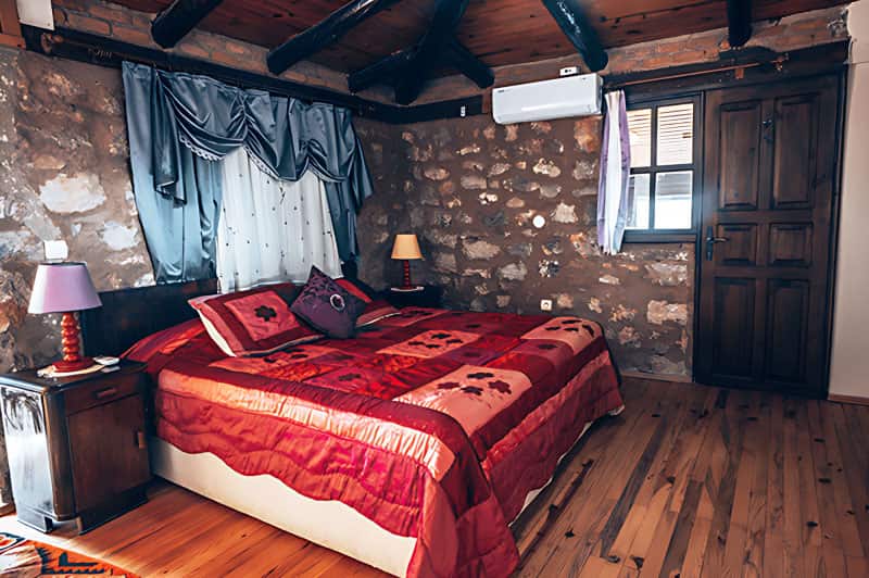 Mor Yağmur mit Badewanne, Meerblick