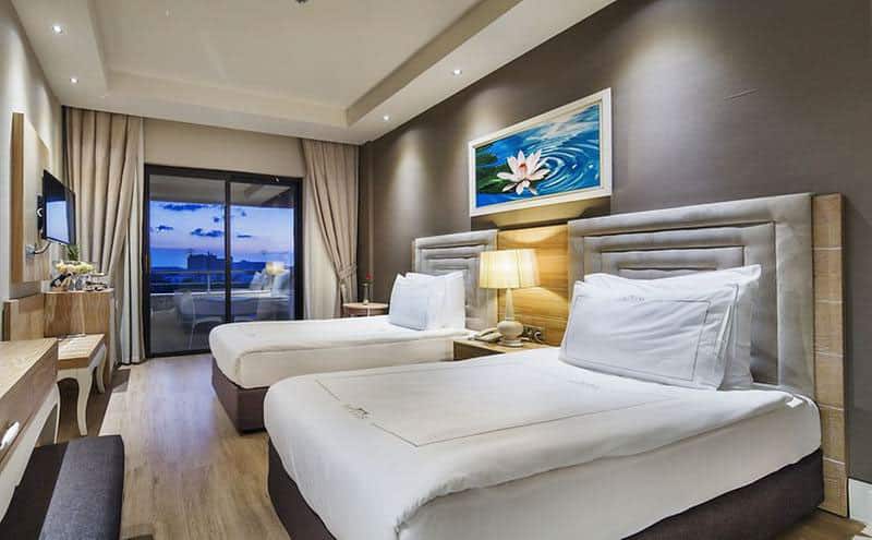 Standard-Zimmer, seitlicher Meerblick