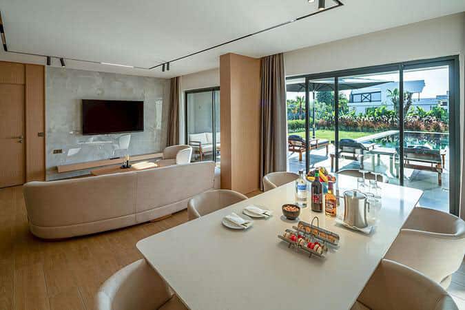 Executive-Suite 2 mit Privatpool und Schlafzimmer