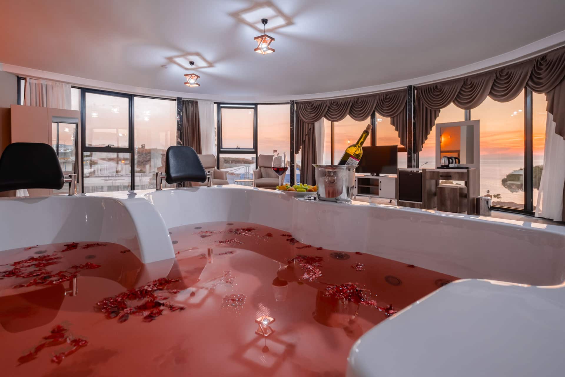 Suite Room with Jacuzzi