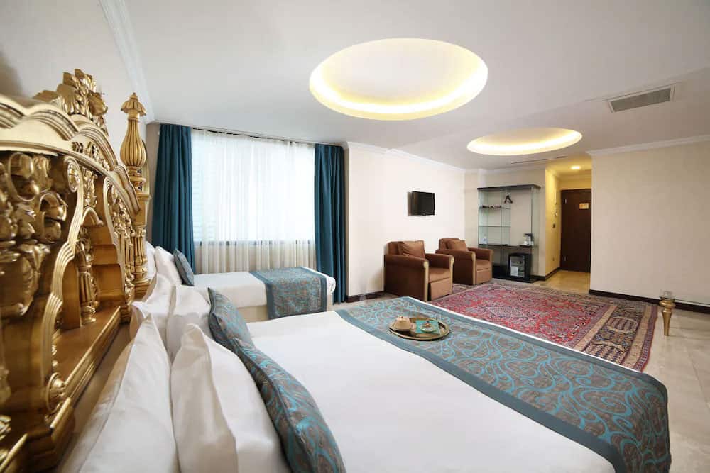 Zimmer mit 3 Schlafzimmern