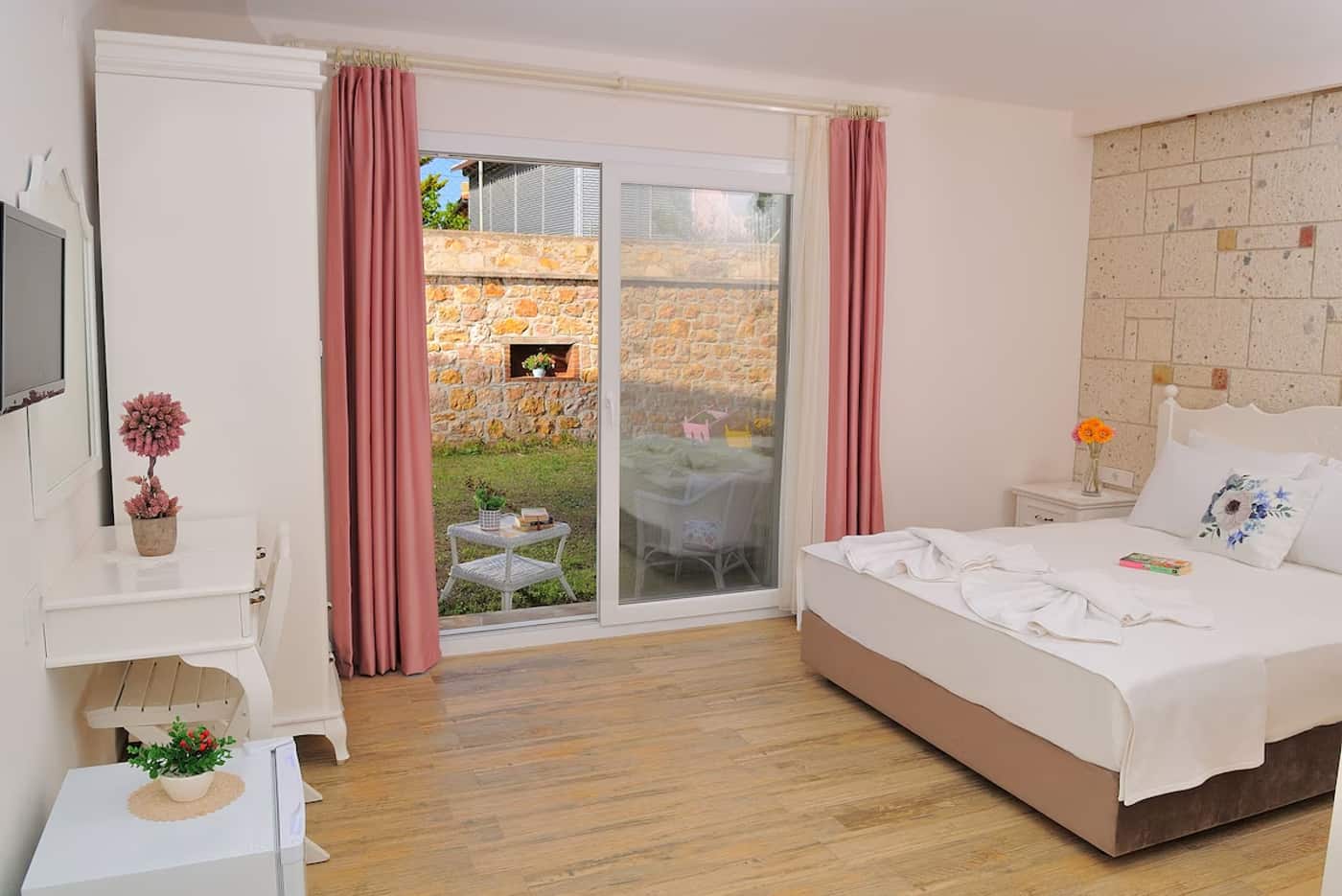 Standard-Zimmer mit großem Einzelbett, Gartenblick
