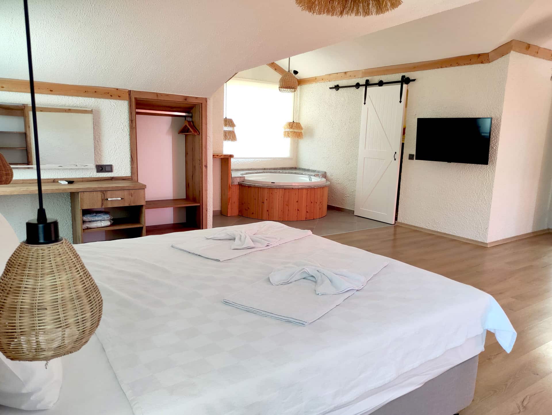 Honeymoon Suite Room