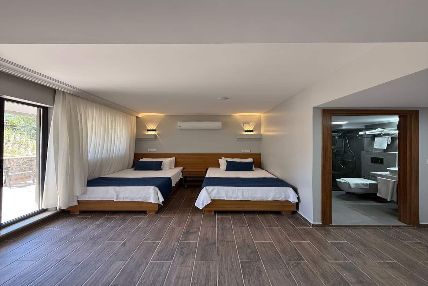 Economy-Zimmer mit 1 Doppelbett, Gartenblick