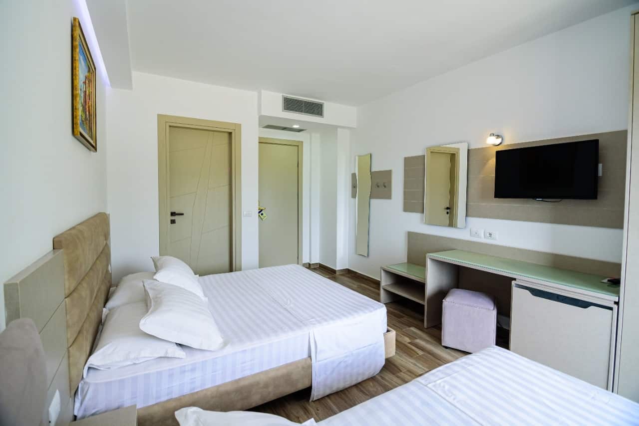 Zweibettzimmer mit Fenster, ohne Balkon