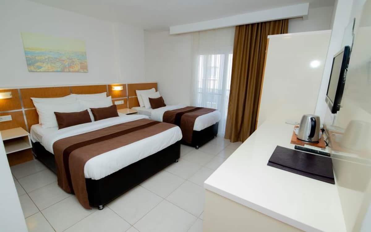 Doppelzimmer mit Balkon und 2 Betten