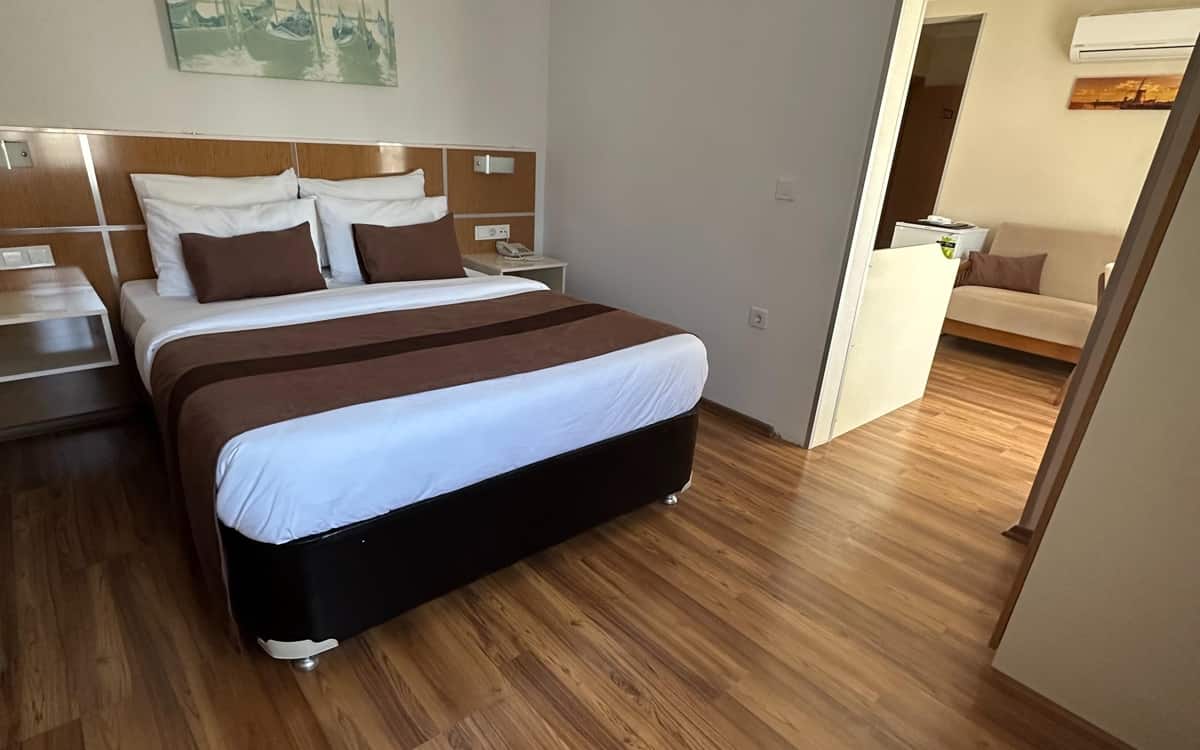 Zimmer mit Balkon