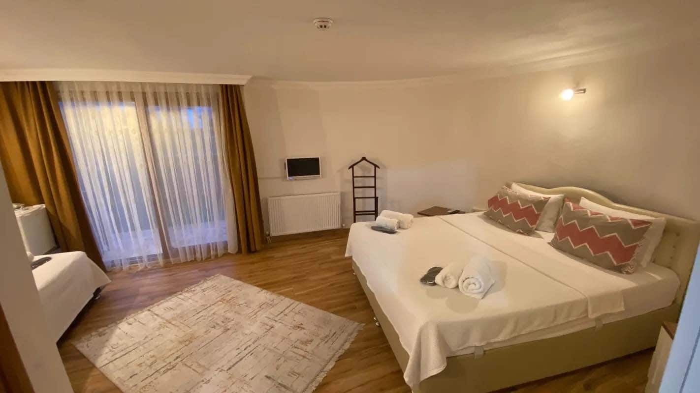 Dreibettzimmer, im Gartengeschoss