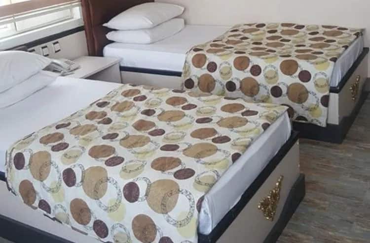 Doppelzimmer mit getrennten Betten