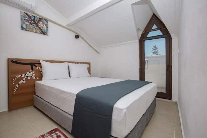 Economy Room