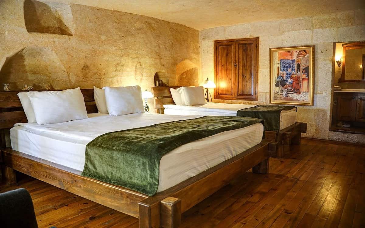 Triple Cave Room