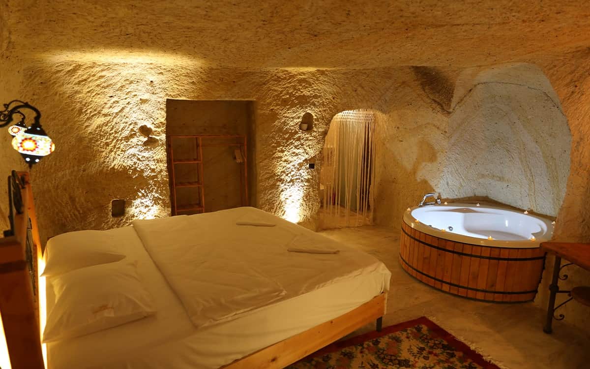 Zimmer mit Whirlpool und Kamin