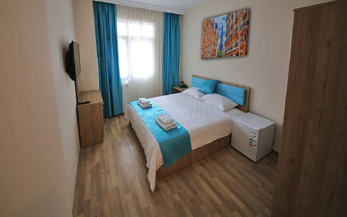 Doppel- oder Zweibettzimmer