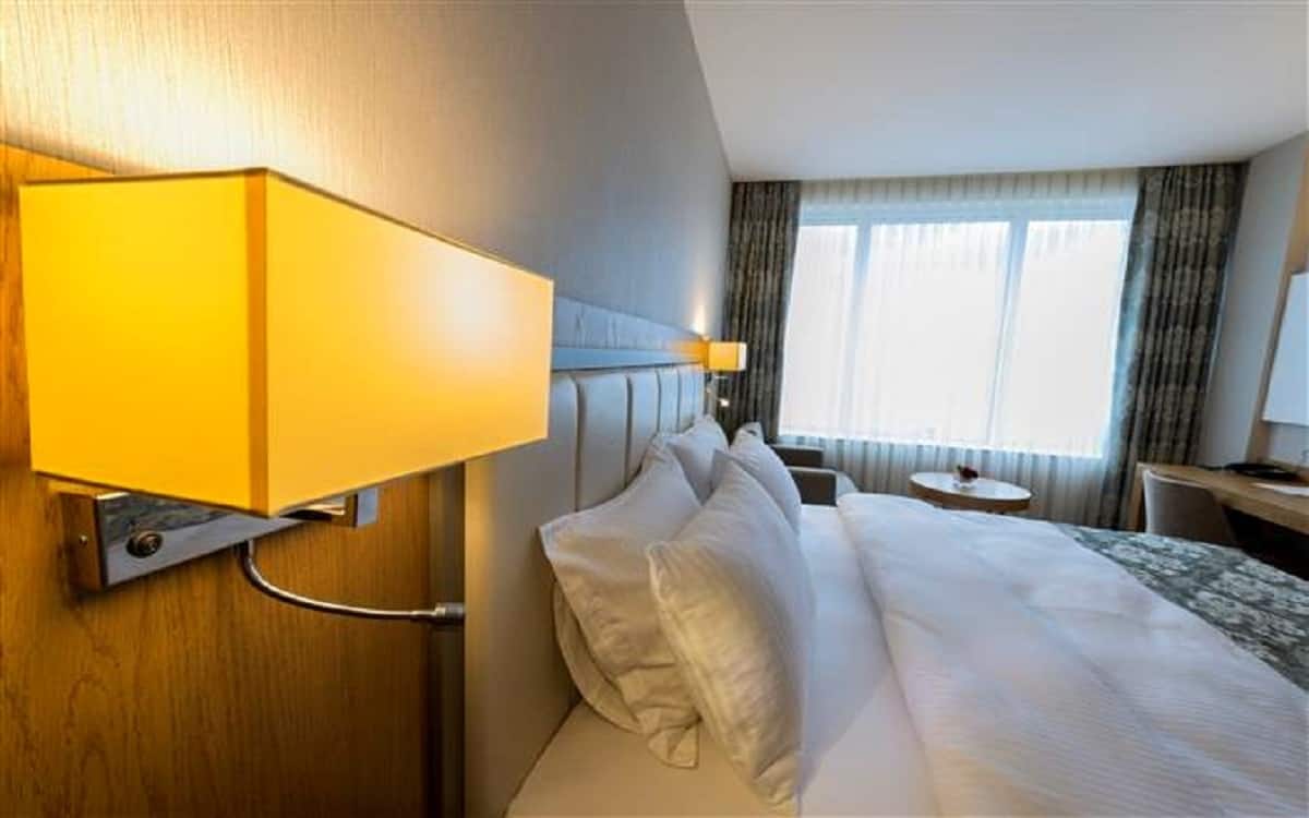 Doppel- oder Zweibettzimmer
