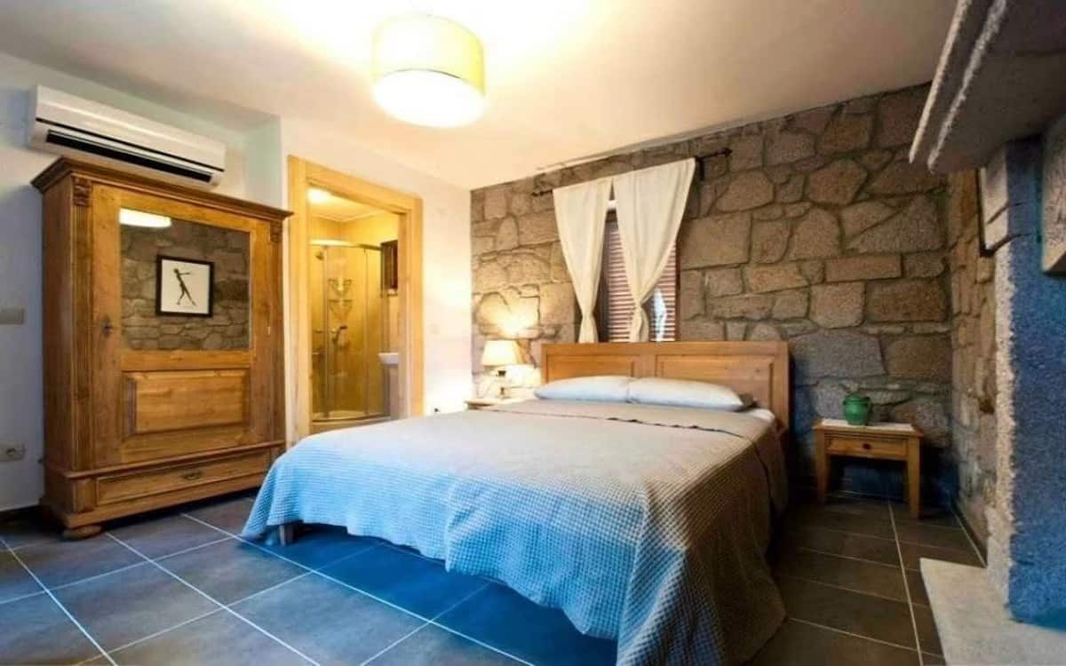 Zweibettzimmer mit großem Einzelbett