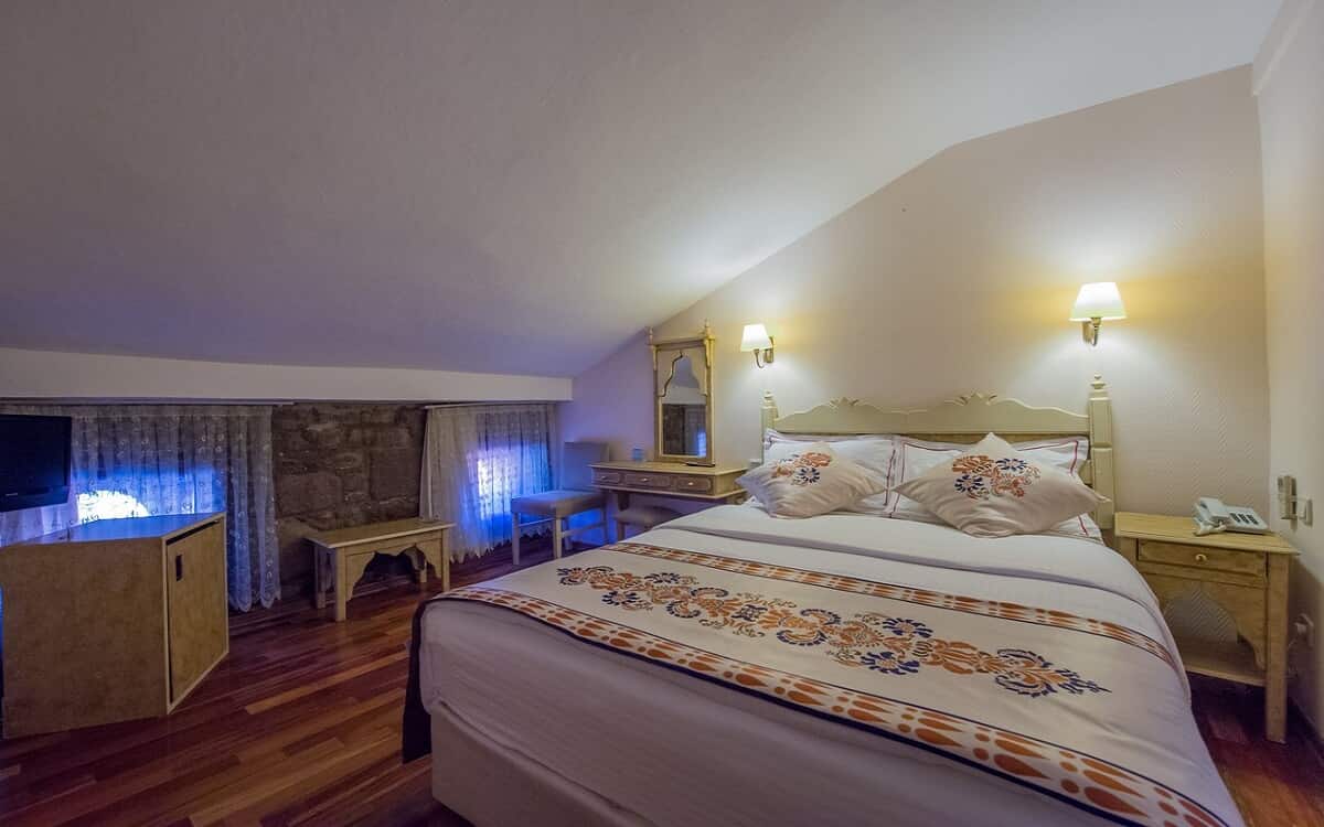 Zweibettzimmer mit großem Einzelbett