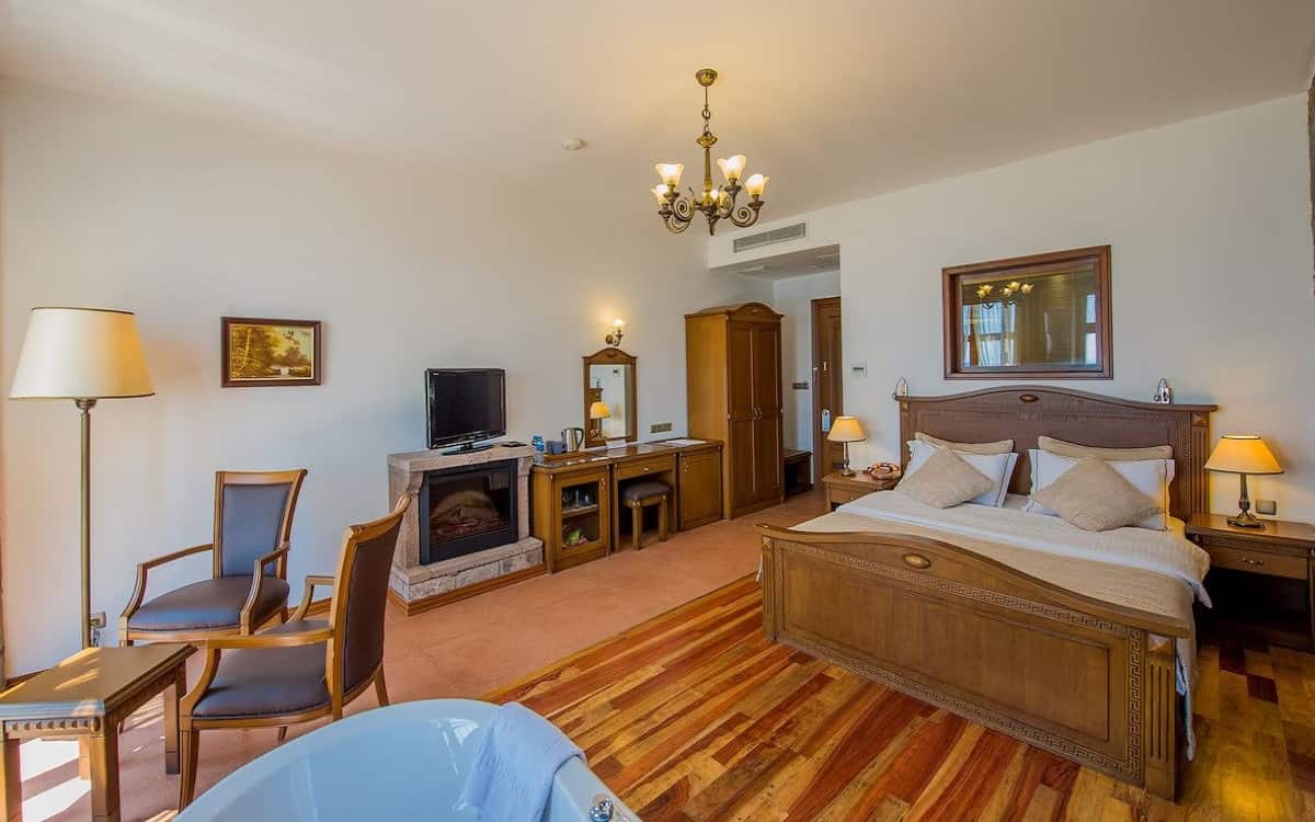 Zweibettzimmer mit großem Einzelbett