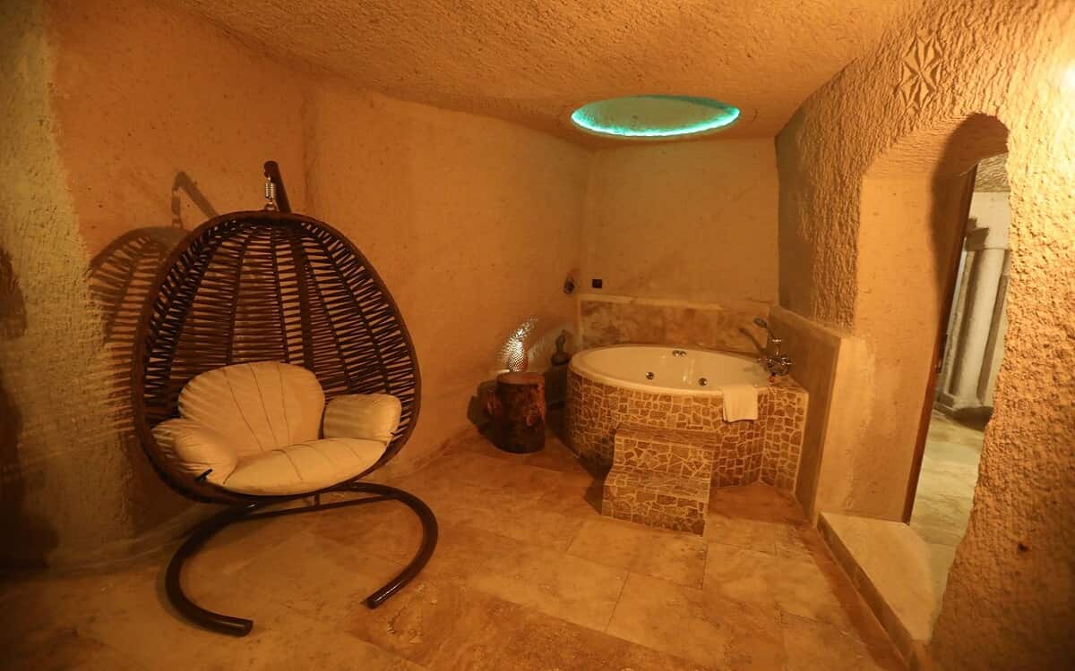 Cave Room with Jacuzzi
