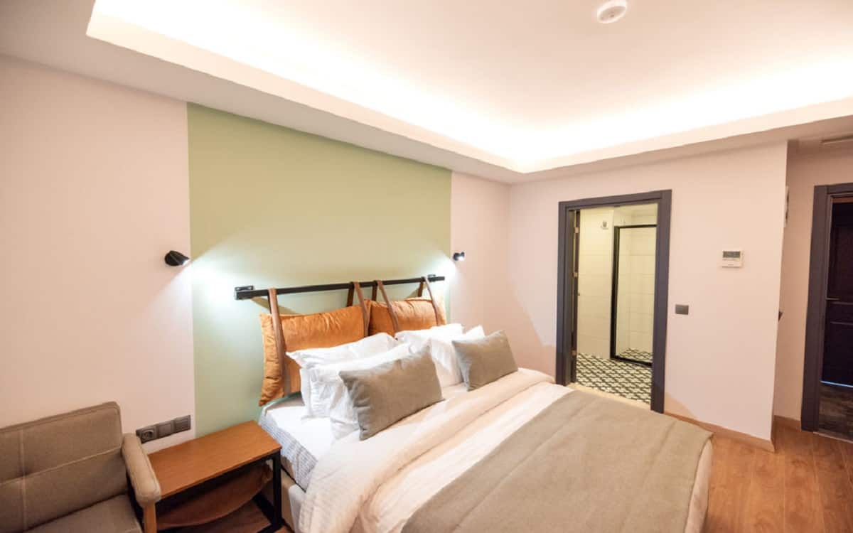 Zimmer mit französischem Balkon, Bergblick