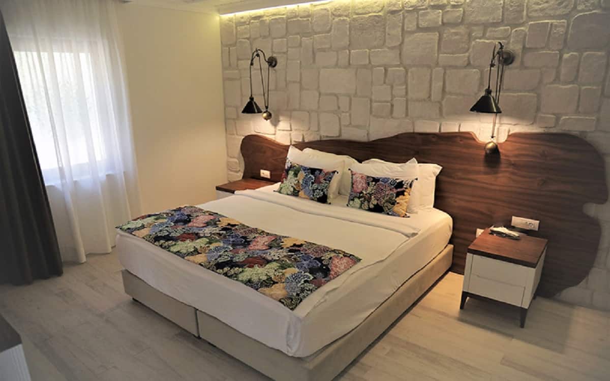 Zimmer mit Whirlpool, Gartenblick