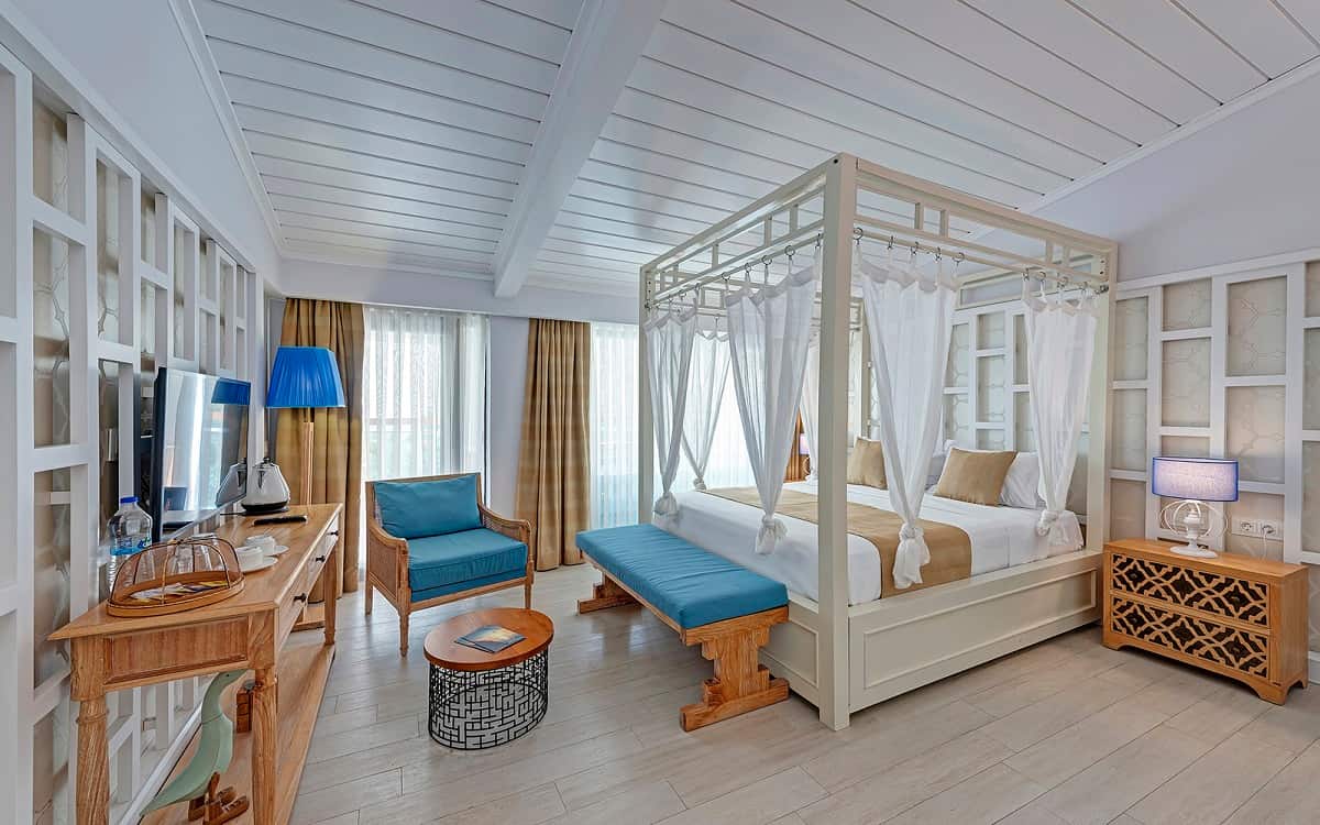 Zimmer, seitlicher Meerblick