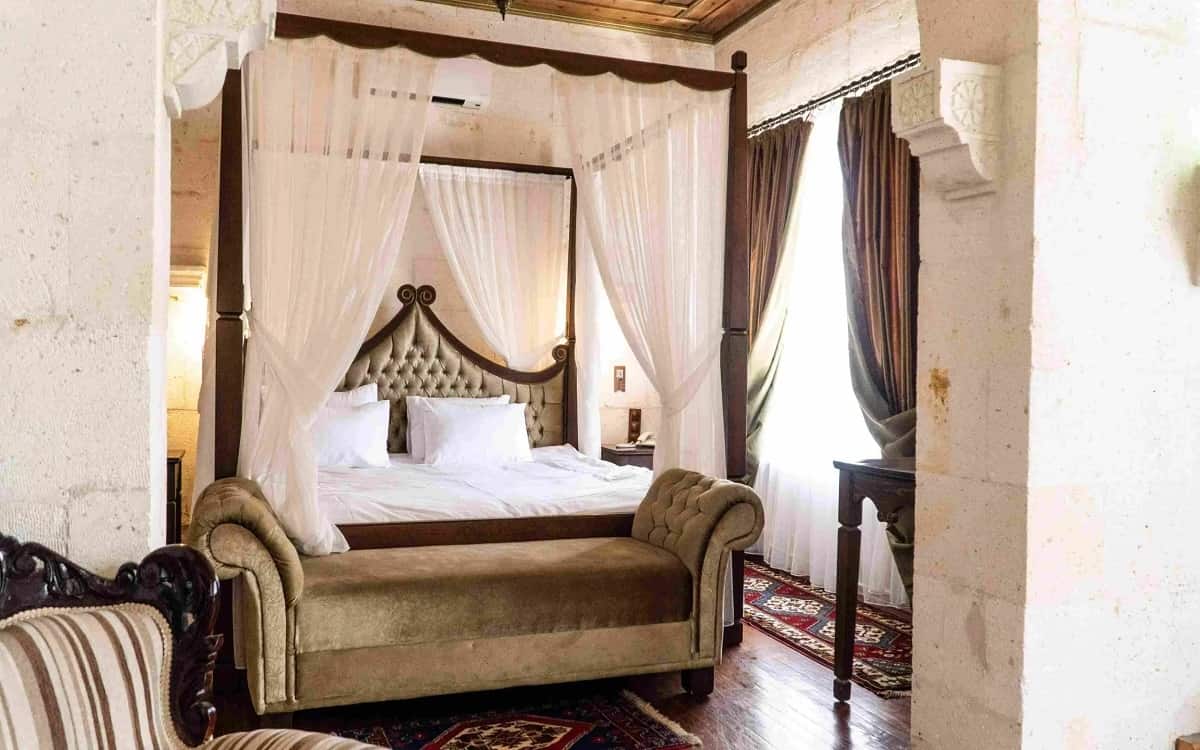 Premium King Cave Suite