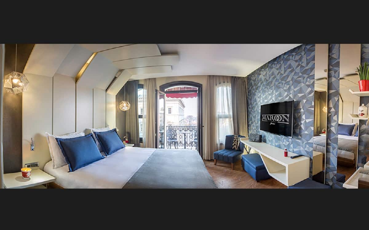 Zimmer mit Balkon