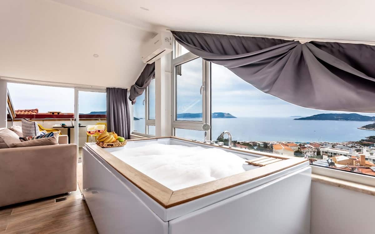 Bella-Deluxe-Zimmer mit Whirlpool