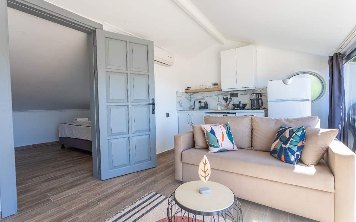 Zimmer, seitlicher Meerblick