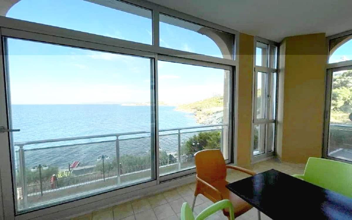 Zimmer mit Balkon, Meerblick