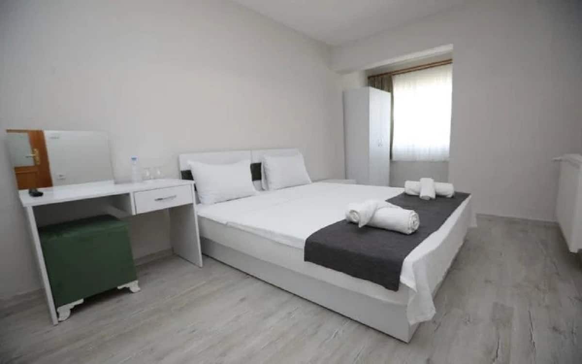 Nebengebäude-Zimmer, Gartenblick