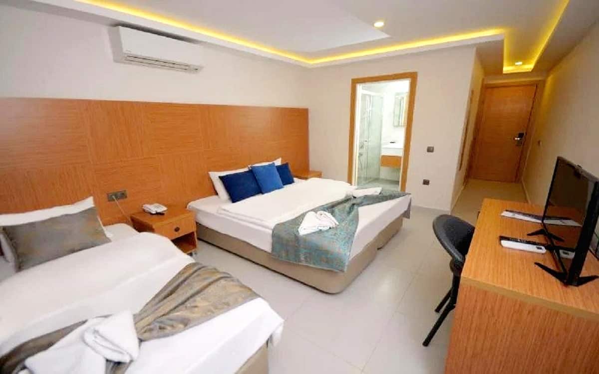 Zimmer mit französischem Balkon