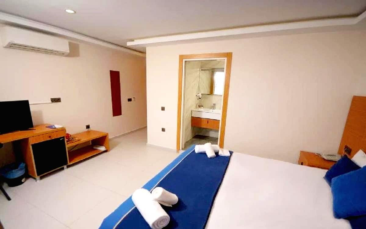 Zimmer mit französischem Balkon