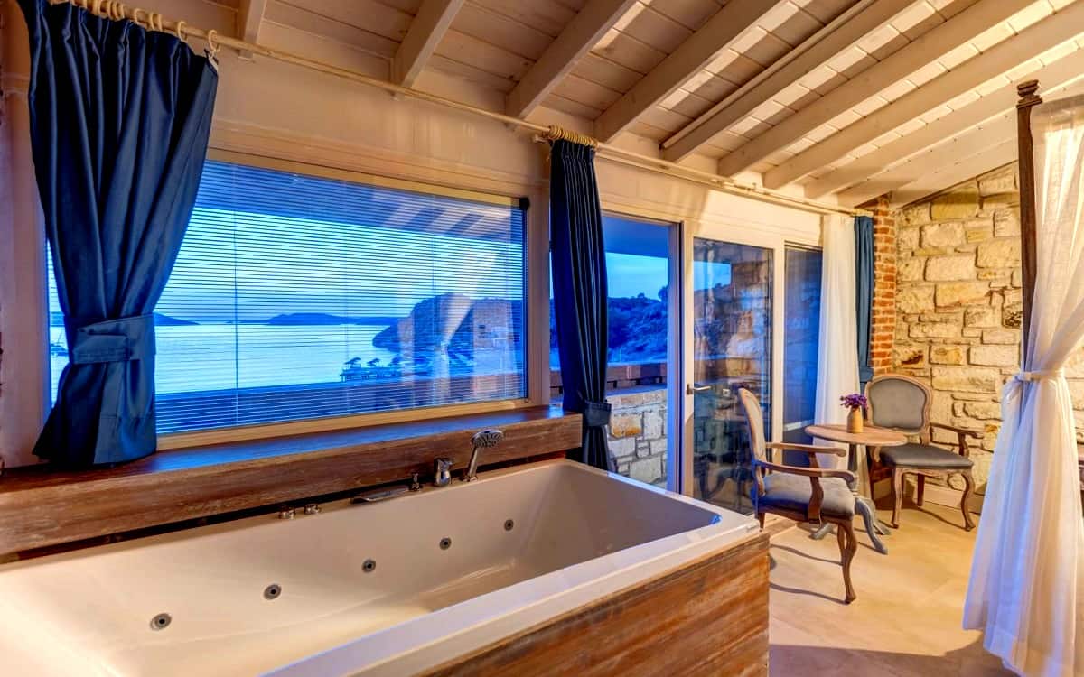 Zimmer mit Whirlpool, Meerblick
