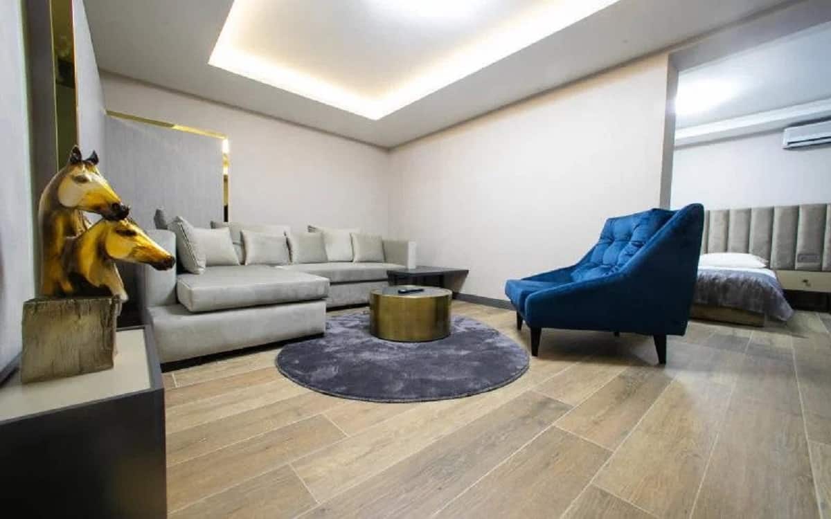 LOBBY SU